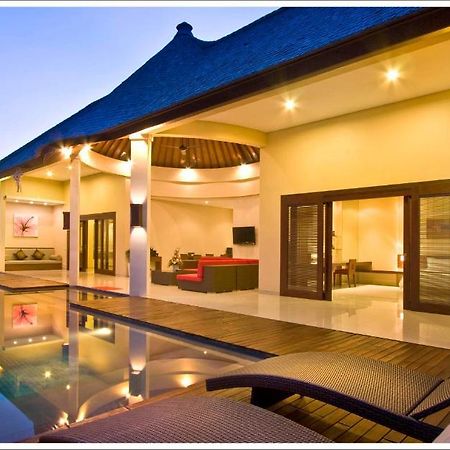 Oval Villa Bali Seminyak Quarto foto